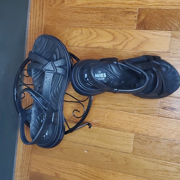 SKECHERS FOAMIES Sandals, Black, size 10, new, no box - Picture 2 of 4